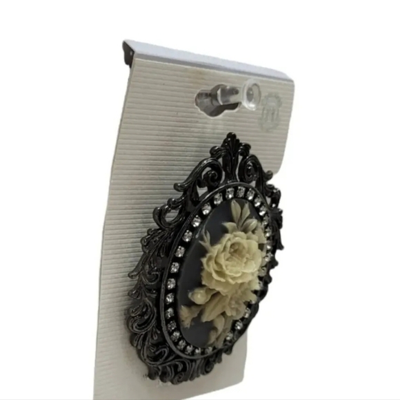 VTG STYLE Flower Cameo Brooch Metal Filigree Carved Noblesse Collection 2003 New - Picture 8 of 8